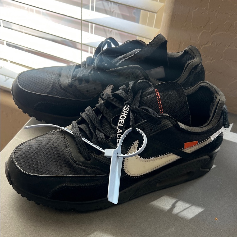 Off White x Nike Black and White Sneakers - Picture 2 of 3